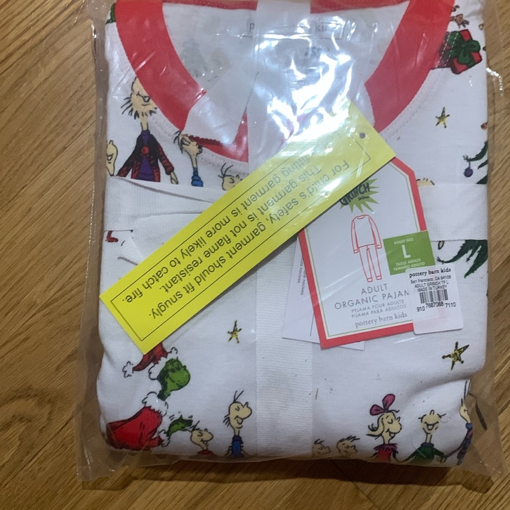Pottery Barn Dr Seuss Xmas pajama set